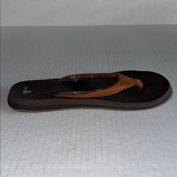 Sanuk Brown Flip Flop Sandals - Picture 3 of 10